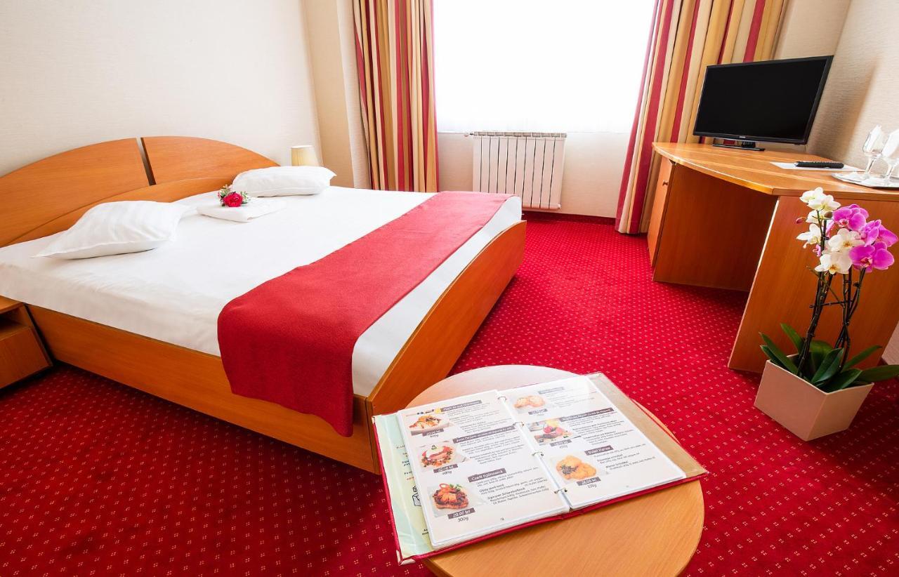 Hotel Dana ซาตูมาเร ภายนอก รูปภาพ