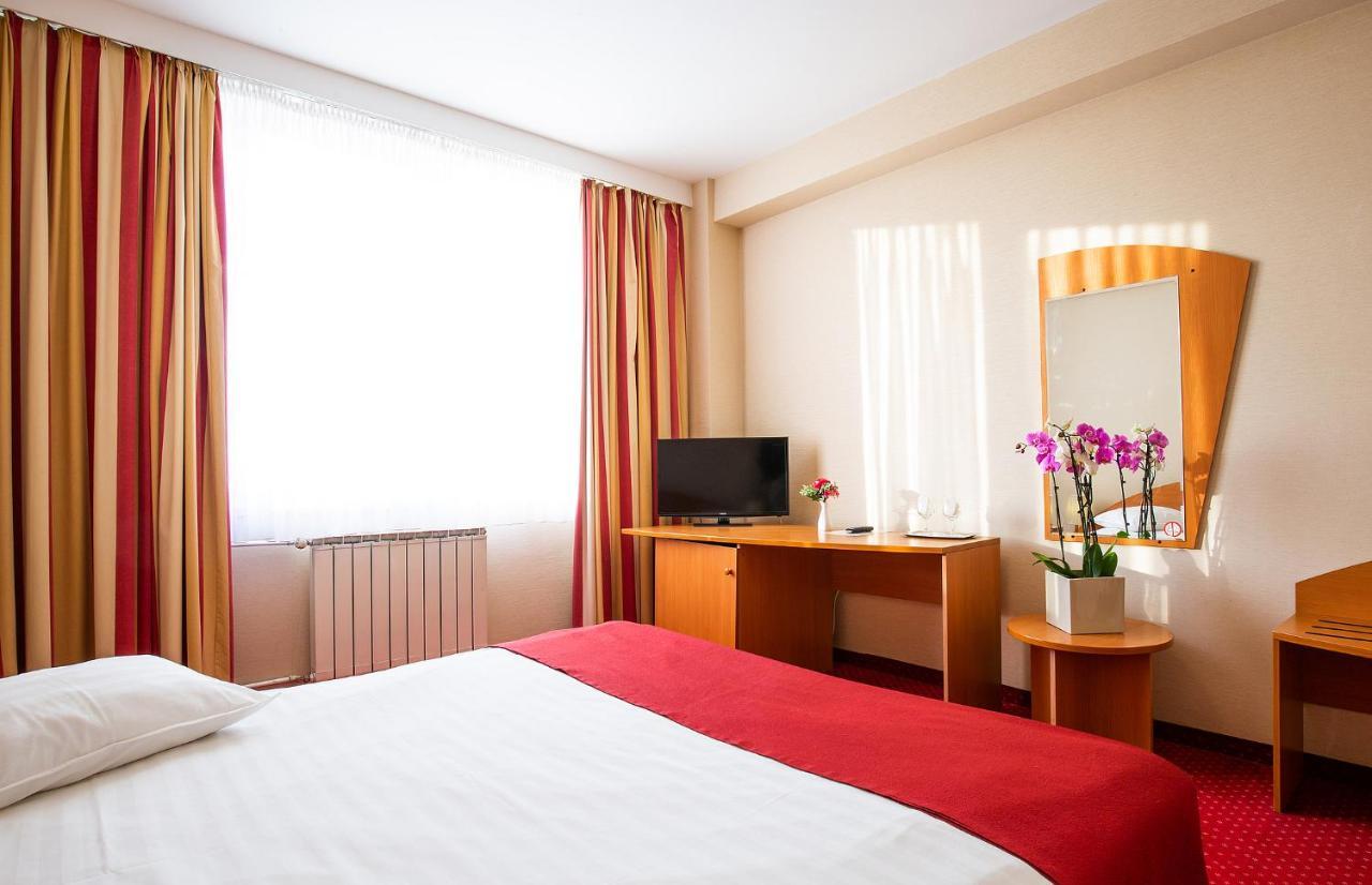 Hotel Dana ซาตูมาเร ภายนอก รูปภาพ